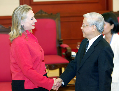 Tổng Bí thư Nguyễn Phú Trọng và Bộ trưởng Ngoại giao Hoa Kỳ Hillary Clinton.